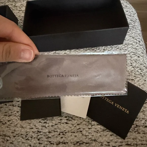 Bottega Veneta Gray Sunglasses - Picture 7 of 16